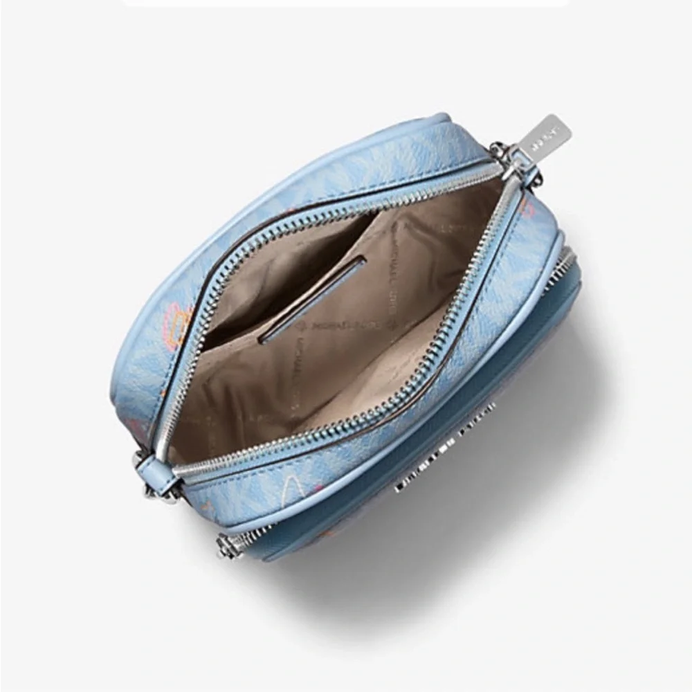 Michael Kors Jet Set Medium Printed Signature
Crossbody Flight Bag NWT - Picture 2 of 3